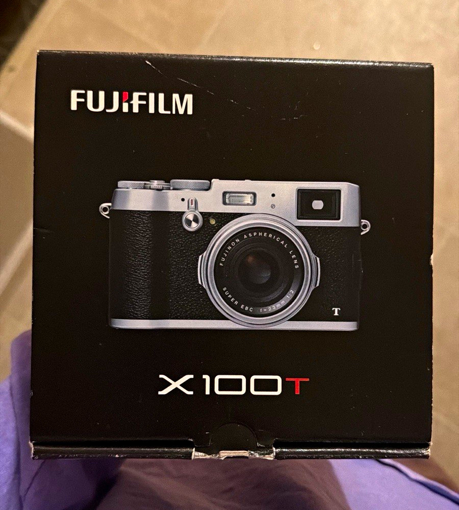 Fujifilm X100T Compact Digital Camera 16.3MP f/2 Built-In Flash Silver/Black Fujifilm X100T Compact Digital Camera 16.3MP f/2 Built-In Flash Silver/Black