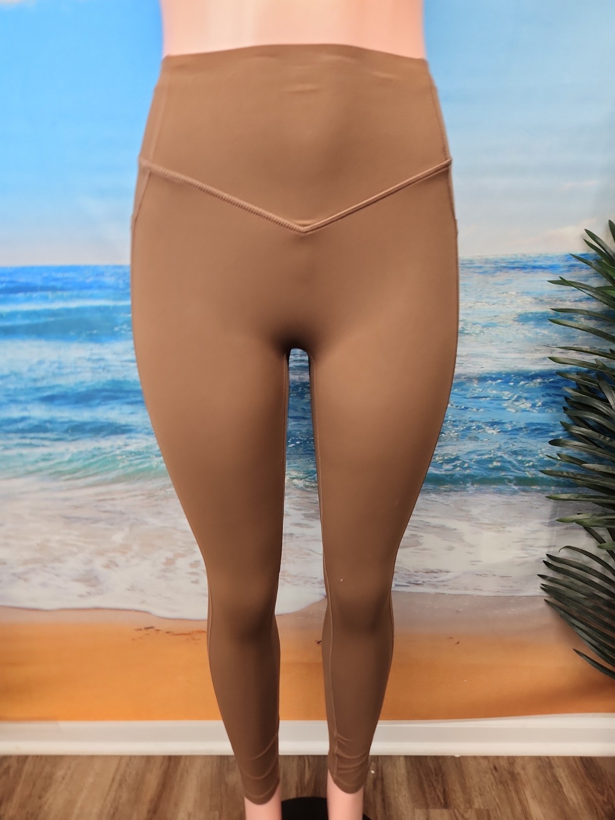 Women\'s Halara UltraSculpt Scrunch Butt Lift 7/8 Brown Leggings Size Small Women\'s Halara UltraSculpt Scrunch Butt Lift 7/8 Brown Leggings Size Small