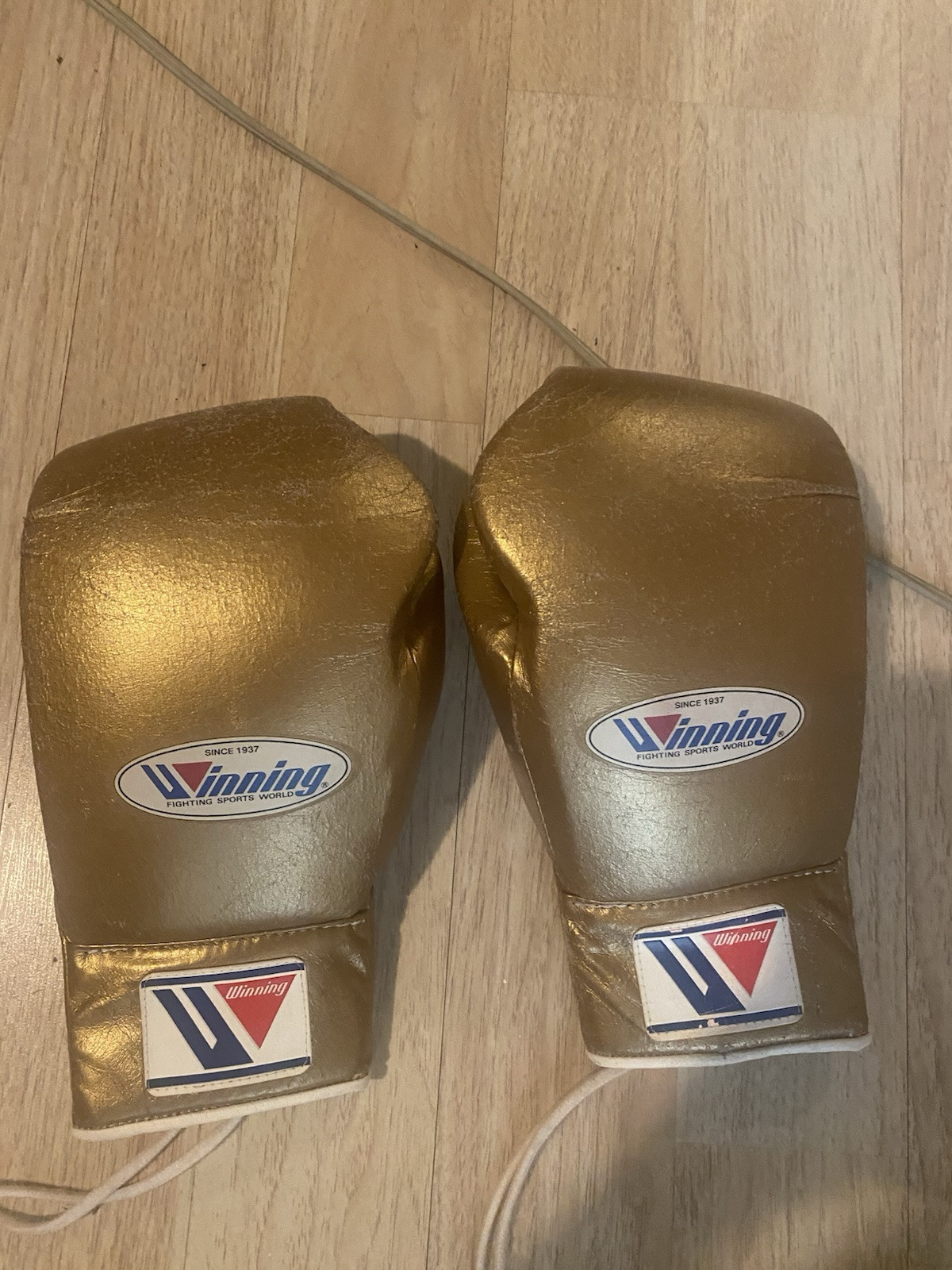Winning Authentic Gold Professional Boxing Gloves. 8oz Really Rare Winning Authentic Gold Professional Boxing Gloves. 8oz Really Rare