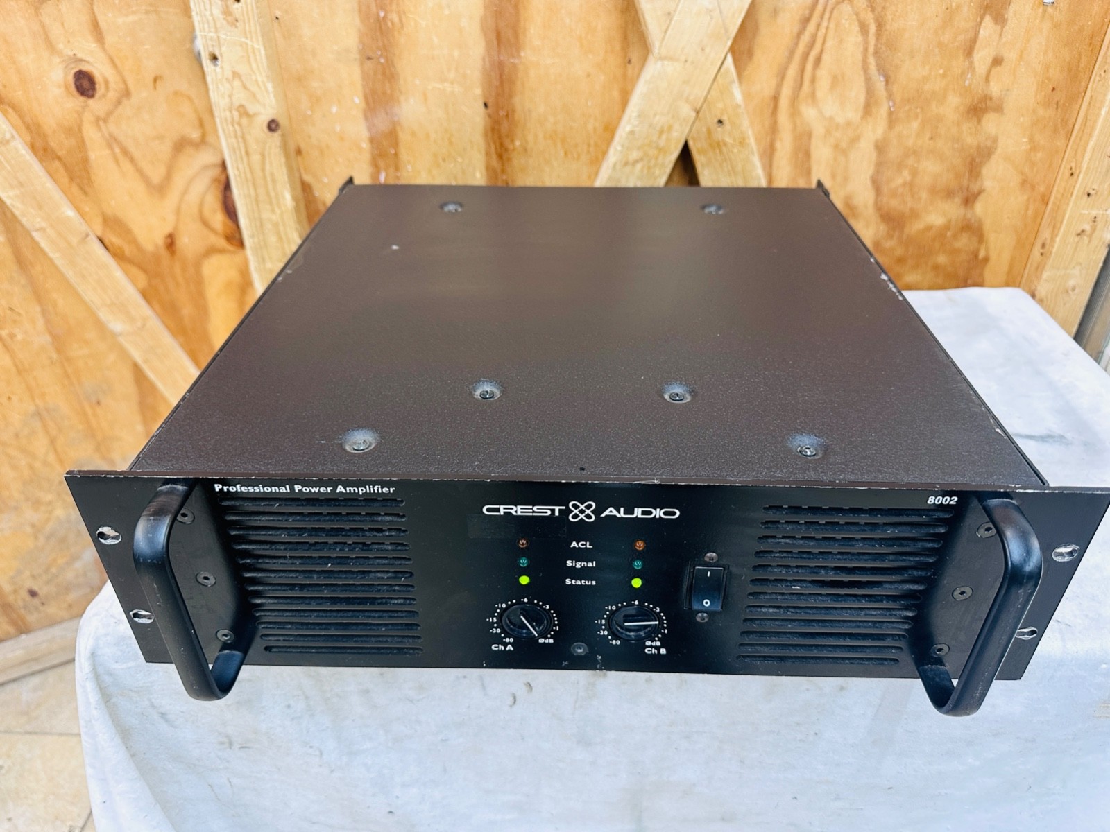 Crest Audio 8002 Power Amplifier 1400 Watts Per Ch. @ 4ohms - 30A Twistlock