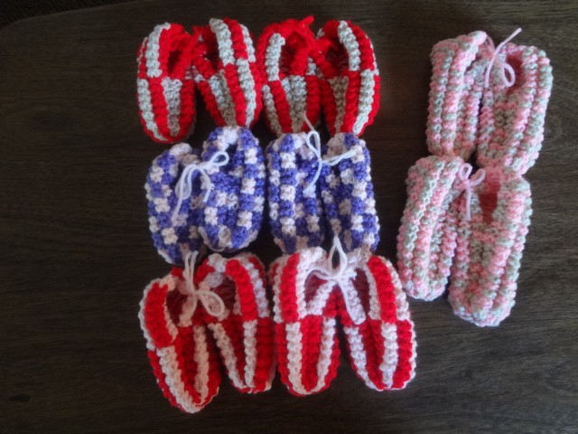 8--Karen\'s Handmade Knitted Slippers For Twins 8--Karen\'s Handmade Knitted Slippers For Twins