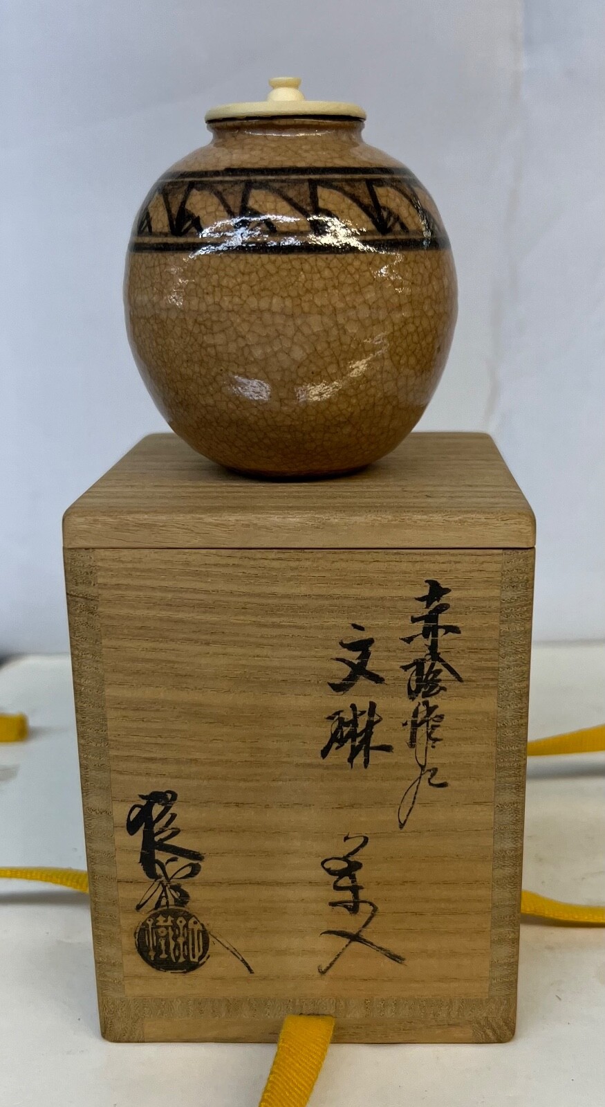 japanese vintage porcelain.  Height 3 inches