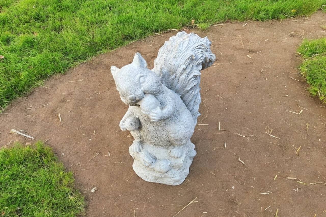 Concrete Squirrel Statue Garden Decor Yard Figurine Outdoor  Animal Sculpture