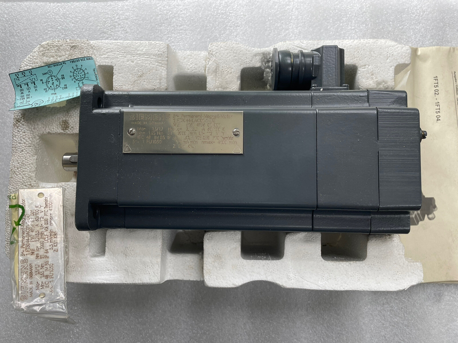 Siemens 3~Servo Motor Motor Synchronous Motor Simotics 1FT5044-0AC01-1-Z K31 K85 NEW