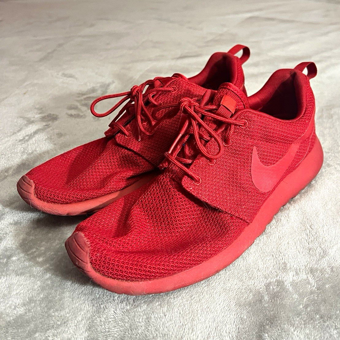 Nike Roshe Men’s Red Mesh Low Top Lace Up Rubber Sole Athletic Sneakers