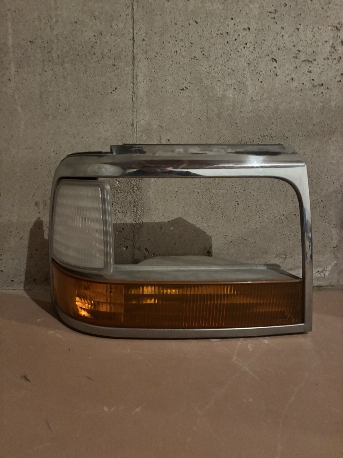 1992-97 Ford F-250, F-350, Bronco, Chrome Headlight Assembly Passenger Side OEM 1992-97 Ford F-250, F-350, Bronco, Chrome Headlight Assembly Passenger Side OEM
