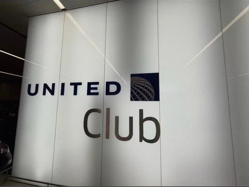 👫Two(2) 👫One‑Time United Club Lounge Pass 🛫Electronic Delivery 🛫