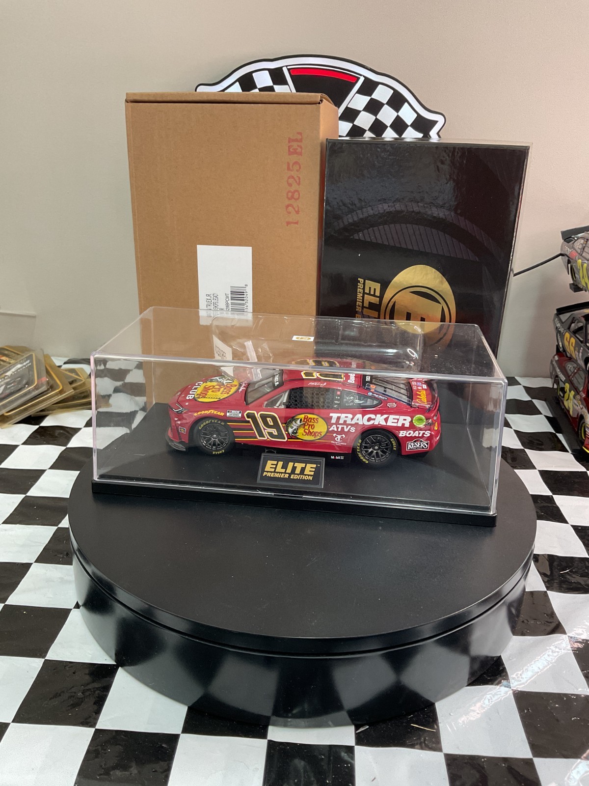 Martin Truex Jr 2024 #19 Bass Pro Shops Legacy 1:24 Elite Premier Martin Truex Jr 2024 #19 Bass Pro Shops Legacy 1:24 Elite Premier