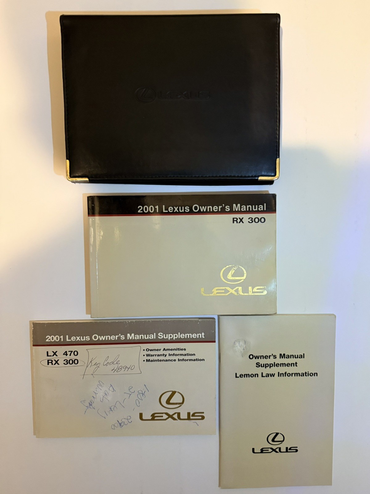 RARE 2001 LEXUS RX300 OWNERS MANUAL WITH CASE SET OEM RARE 2001 LEXUS RX300 OWNERS MANUAL WITH CASE SET OEM