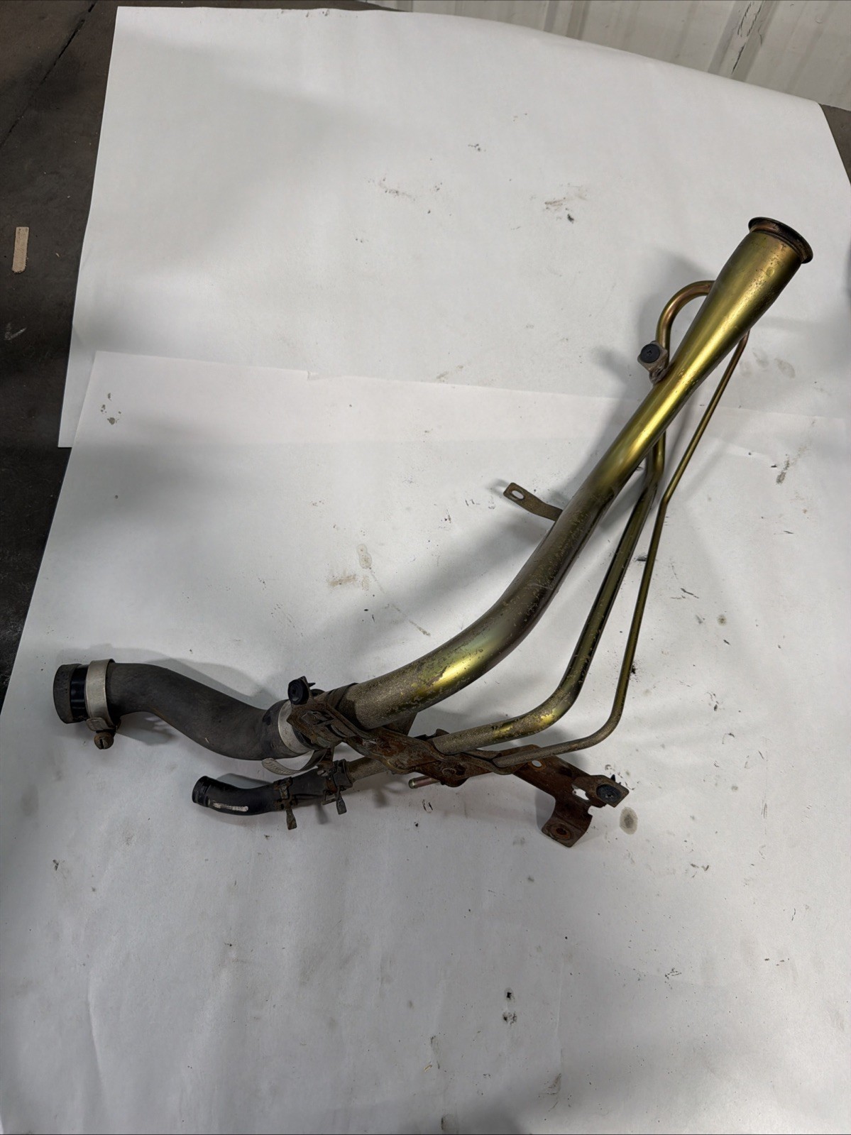 2001 - 2005 HONDA CIVIC Fuel Filler Neck Gas Pipe Upper Assembly OEM 4 cylinder 2001 - 2005 HONDA CIVIC Fuel Filler Neck Gas Pipe Upper Assembly OEM 4 cylinder