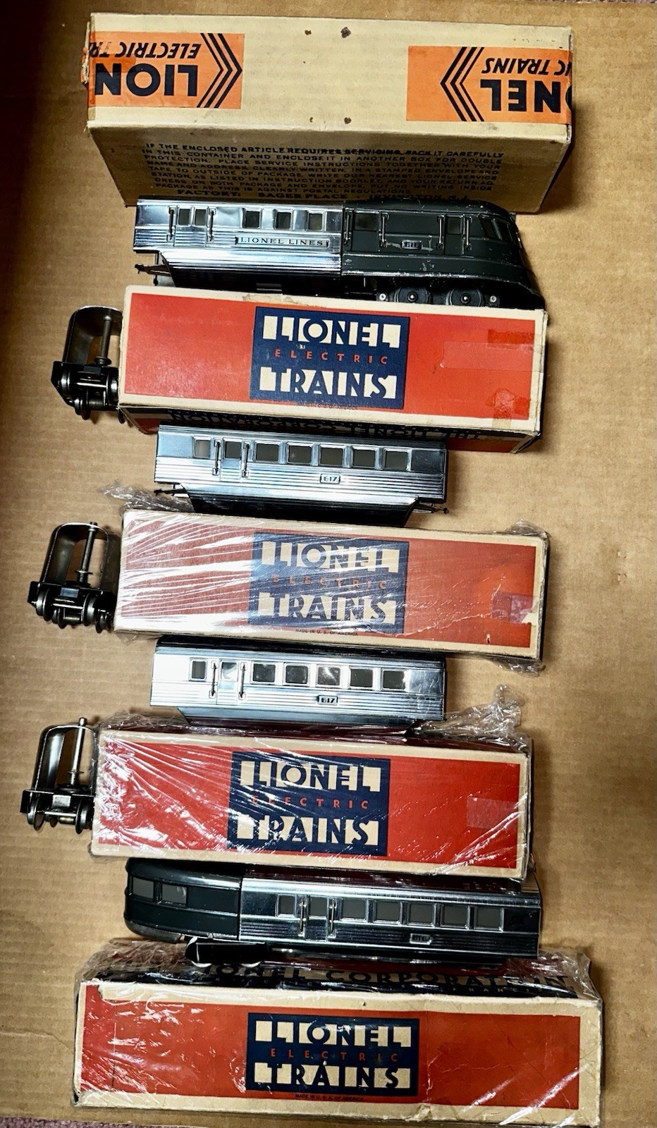 Vintage Lionel 616, 617, 617, 618 Flying Yankee Streamliner Train RUNS SEE VIDEO