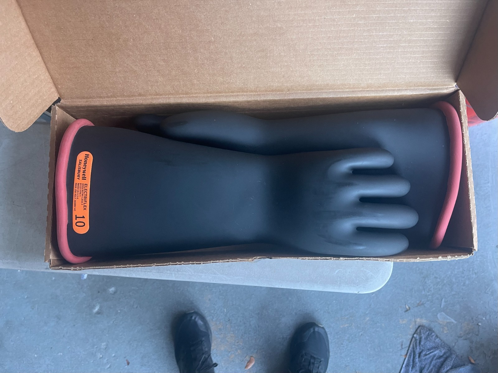 Salisbury Honeywell Electriflex Lineman Gloves CL4 Size 10 Black Red NG416RB/10 Salisbury Honeywell Electriflex Lineman Gloves CL4 Size 10 Black Red NG416RB/10