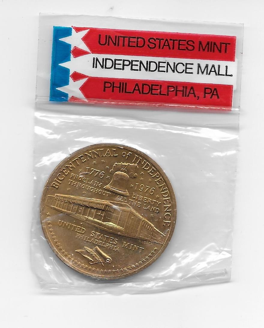 1776-1976 US Mint Independence Mall Philadelphia, PA Bronze Souvenir Coin-Sealed