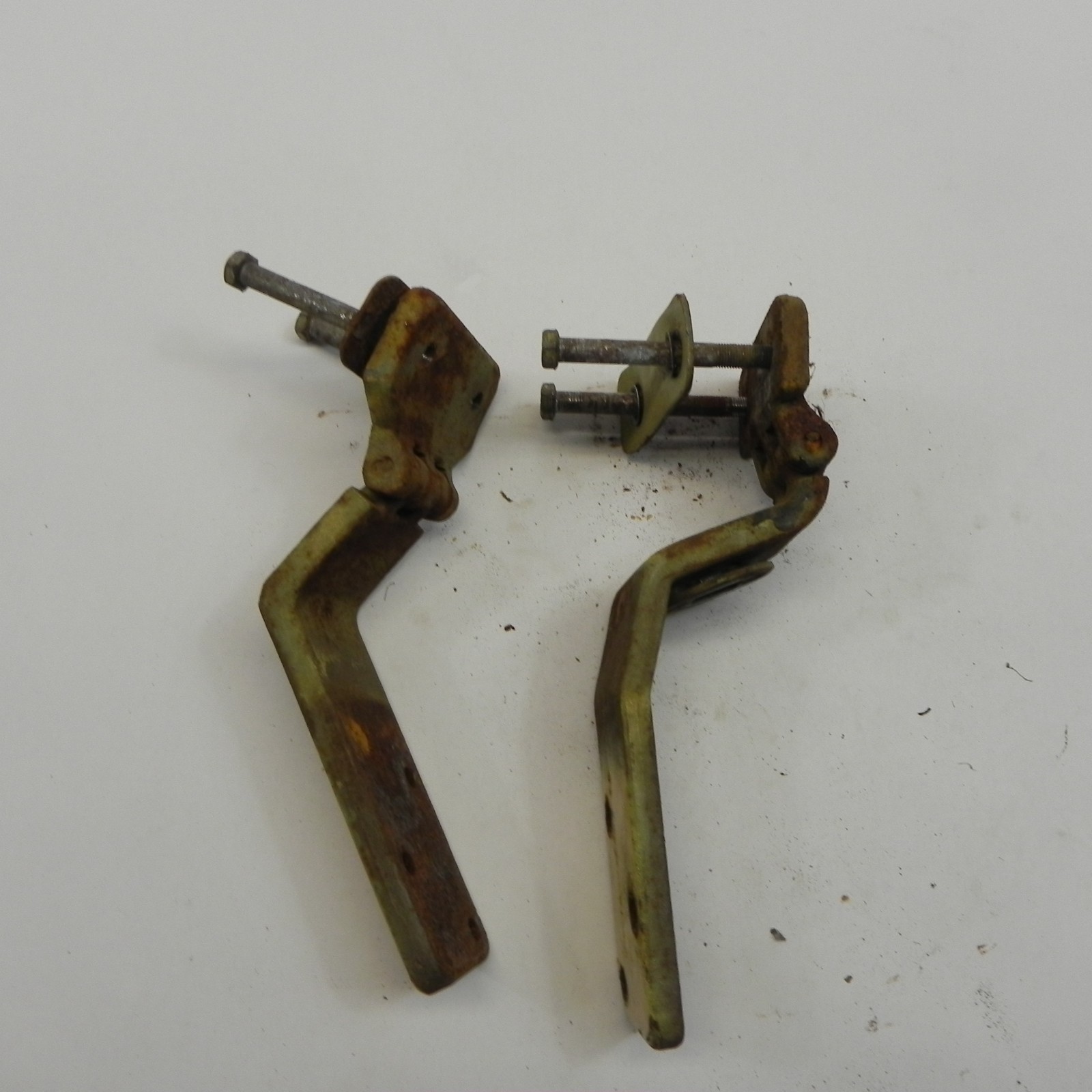 VINTAGE 1972-73 VOLVO P1800 ES WAGON RIGH DOOR HINGE PAIR SET OF 2 USED CAR PART VINTAGE 1972-73 VOLVO P1800 ES WAGON RIGH DOOR HINGE PAIR SET OF 2 USED CAR PART