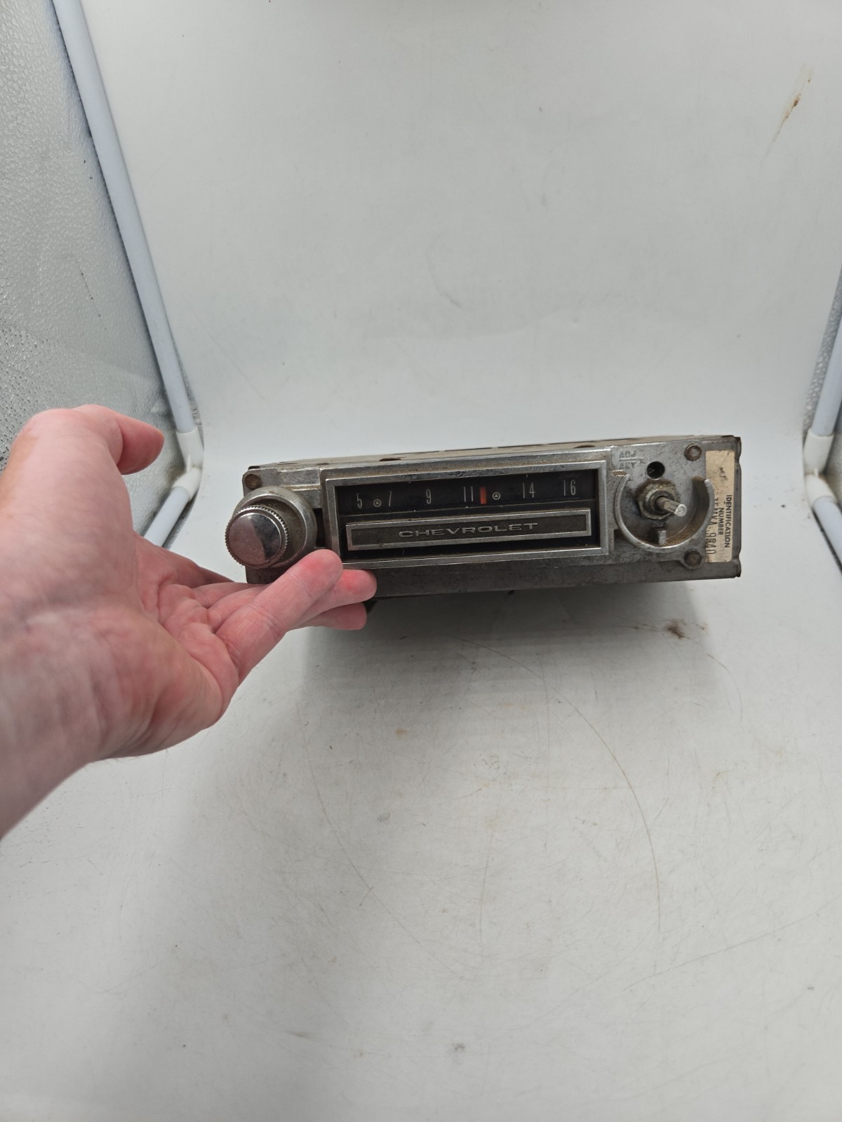 Vintage Chevrolet AM Car Radio 7282076-B Parts Only