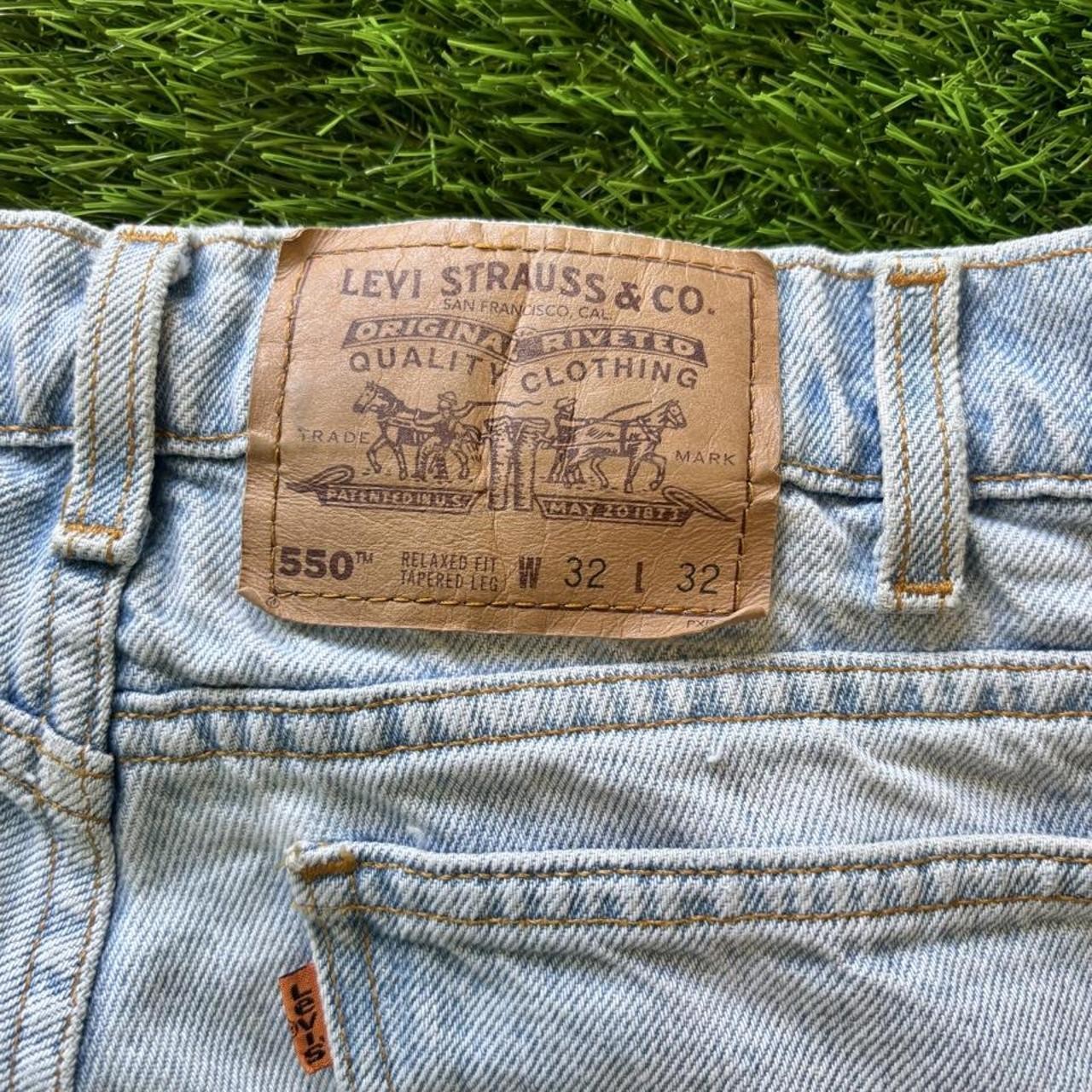 Vintage 90s Levi’s 550 Orange Tab Relaxed Fit Tapered Light Wash Jeans 32x32