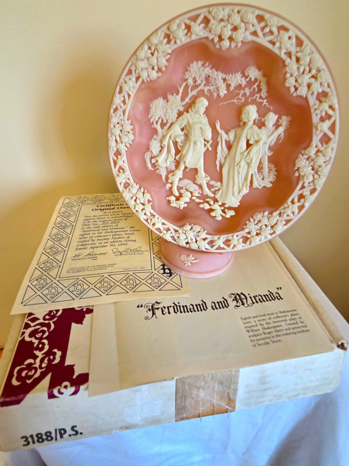 Incolay Studios Shakespearean Lovers Ferdinand & Miranda 1990 Cameo Plate Pink Incolay Studios Shakespearean Lovers Ferdinand & Miranda 1990 Cameo Plate Pink