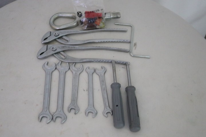 BMW Genuine Tool kit E30 E31 E32 E34 E36 E28 E39 E38 OEM Heyco 5.6.7 series OEM BMW Genuine Tool kit E30 E31 E32 E34 E36 E28 E39 E38 OEM Heyco 5.6.7 series OEM