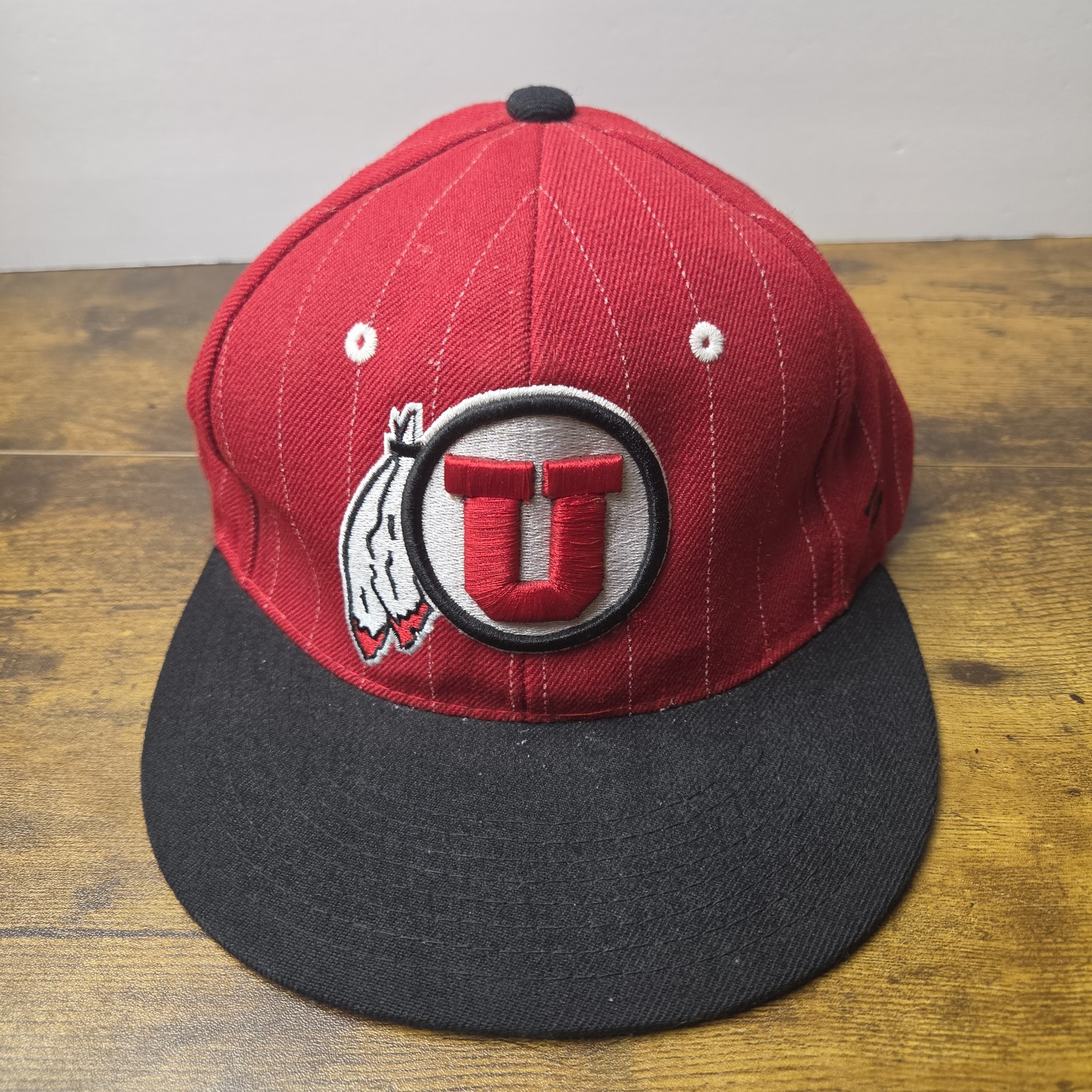 ​Vintage Utah Utes Zephyr Snapback Hat Red Pinstripe Black Brim Drum Feather