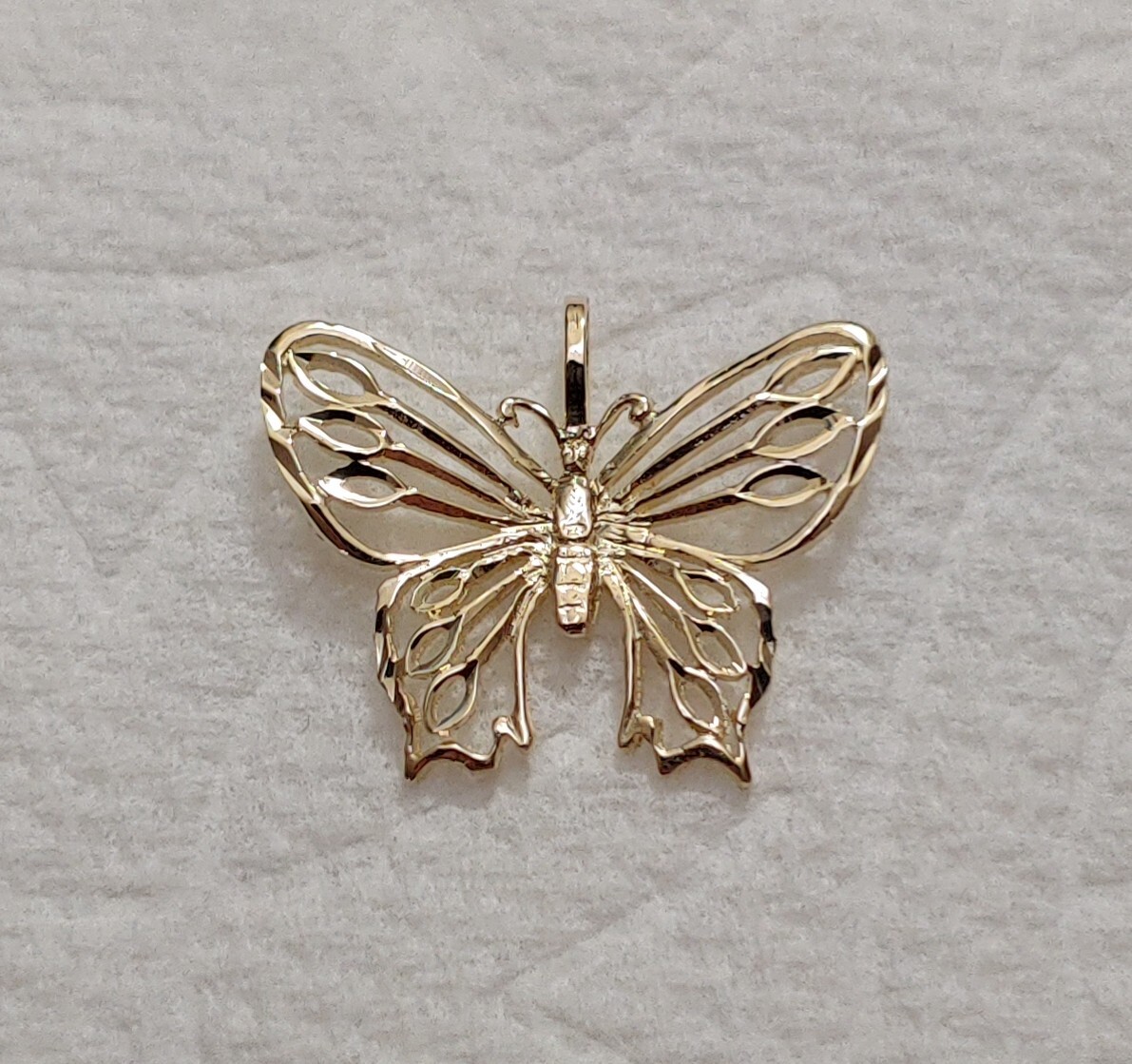 New 14k Yellow Gold Butterfly Charm Pendant