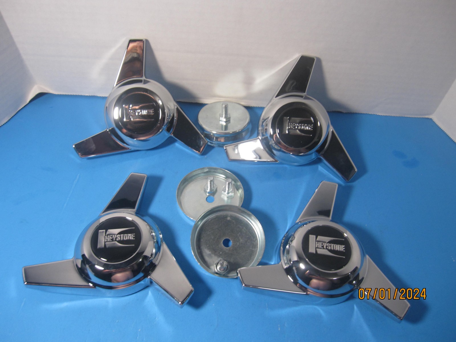 4  KEYSTONE KLASSIC  3 BAR SWEPT SPINNERS CENTER CAPS  UNI LUG WHEELS 14 15