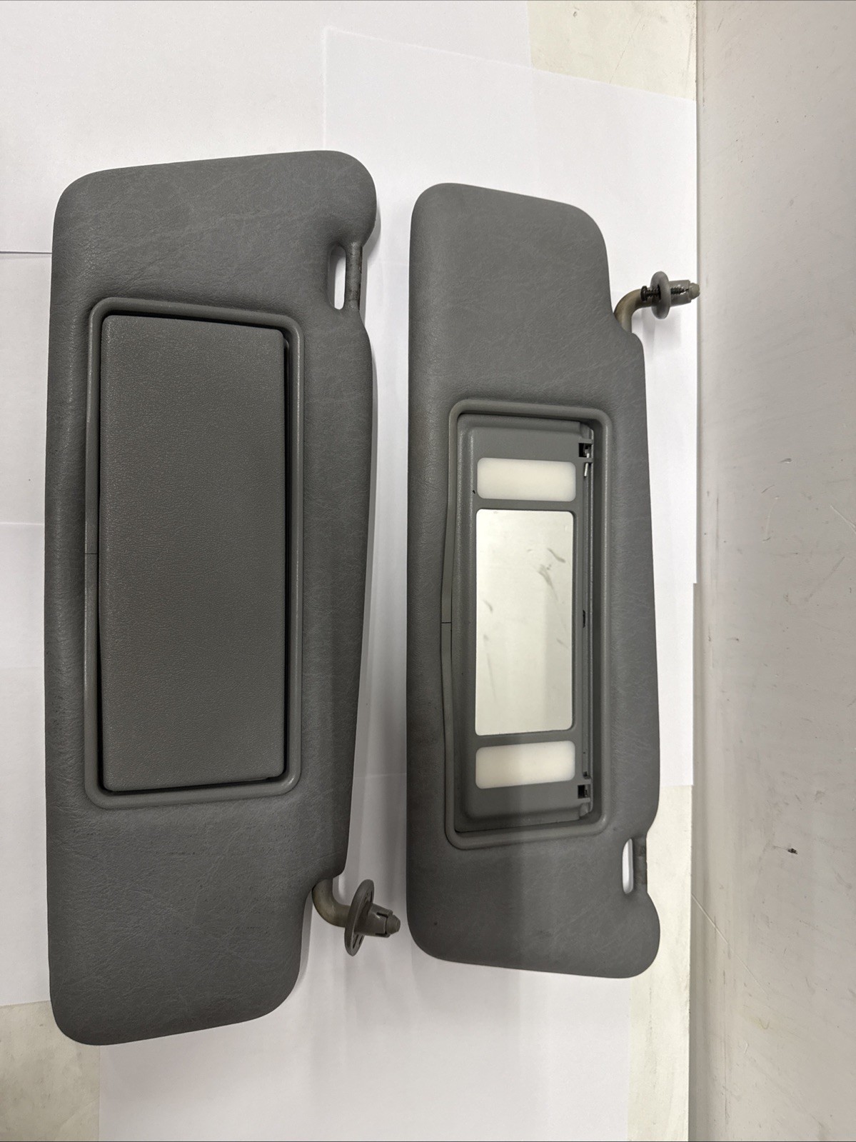 1986-1995 Mercedes Benz W124 E320 Left&right Pair Sun Visors Gray OEM 1986-1995 Mercedes Benz W124 E320 Left&right Pair Sun Visors Gray OEM