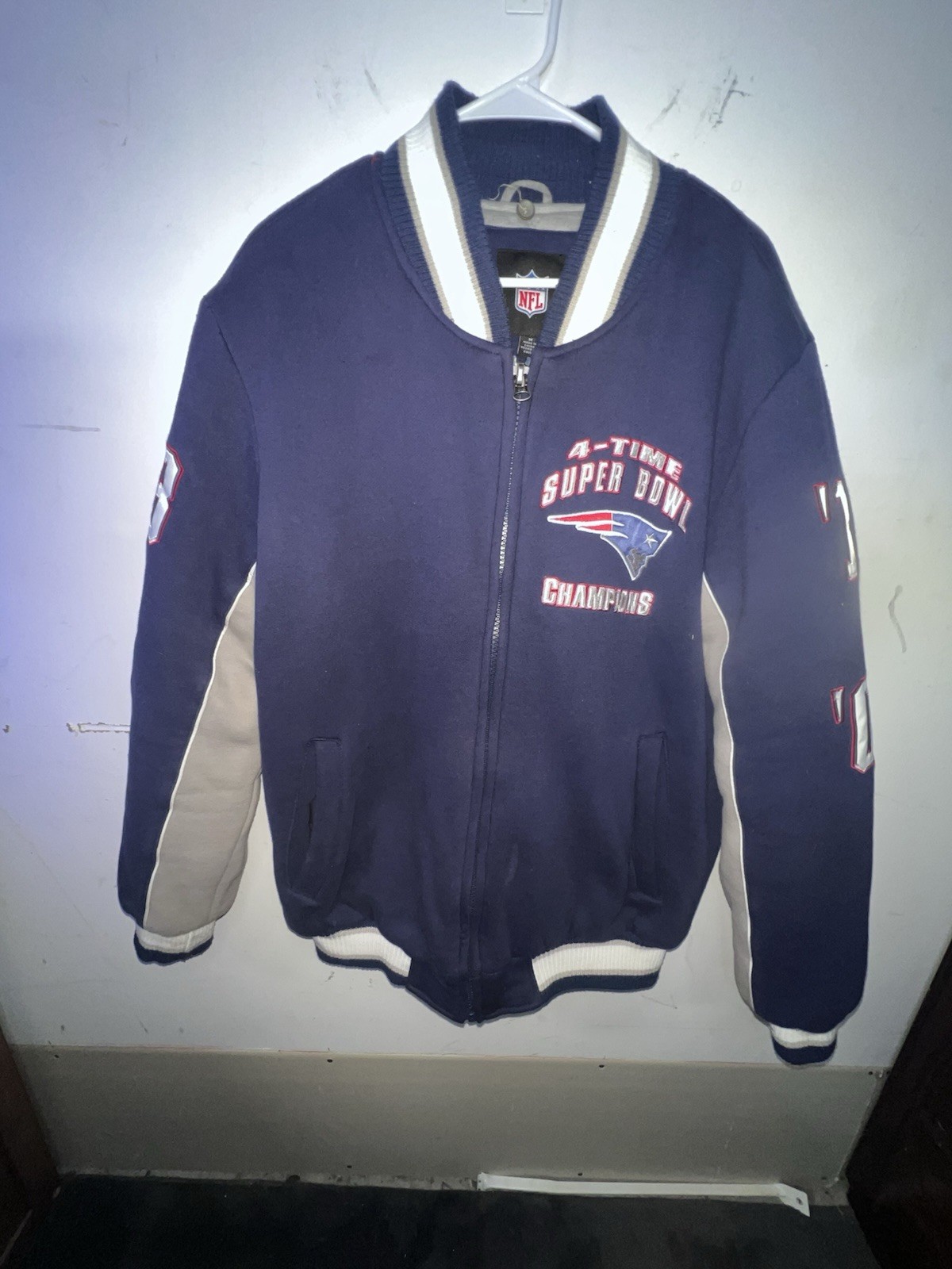 NFL New England PATRIOTS 4 Time Super Bowl CHAMPIONSHIP Cotton Jacket Medium NFL New England PATRIOTS 4 Time Super Bowl CHAMPIONSHIP Cotton Jacket Medium