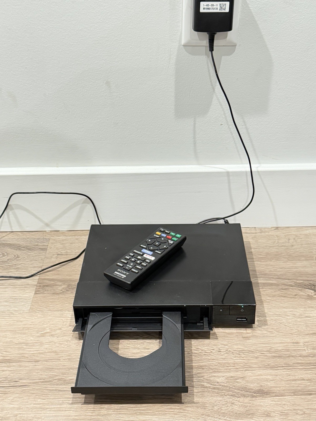 Tested w/REMOTE Sony BDP-S3700 Blu-Ray DVD Player 1080 Smart App Streaming Wi-Fi Tested w/REMOTE Sony BDP-S3700 Blu-Ray DVD Player 1080 Smart App Streaming Wi-Fi