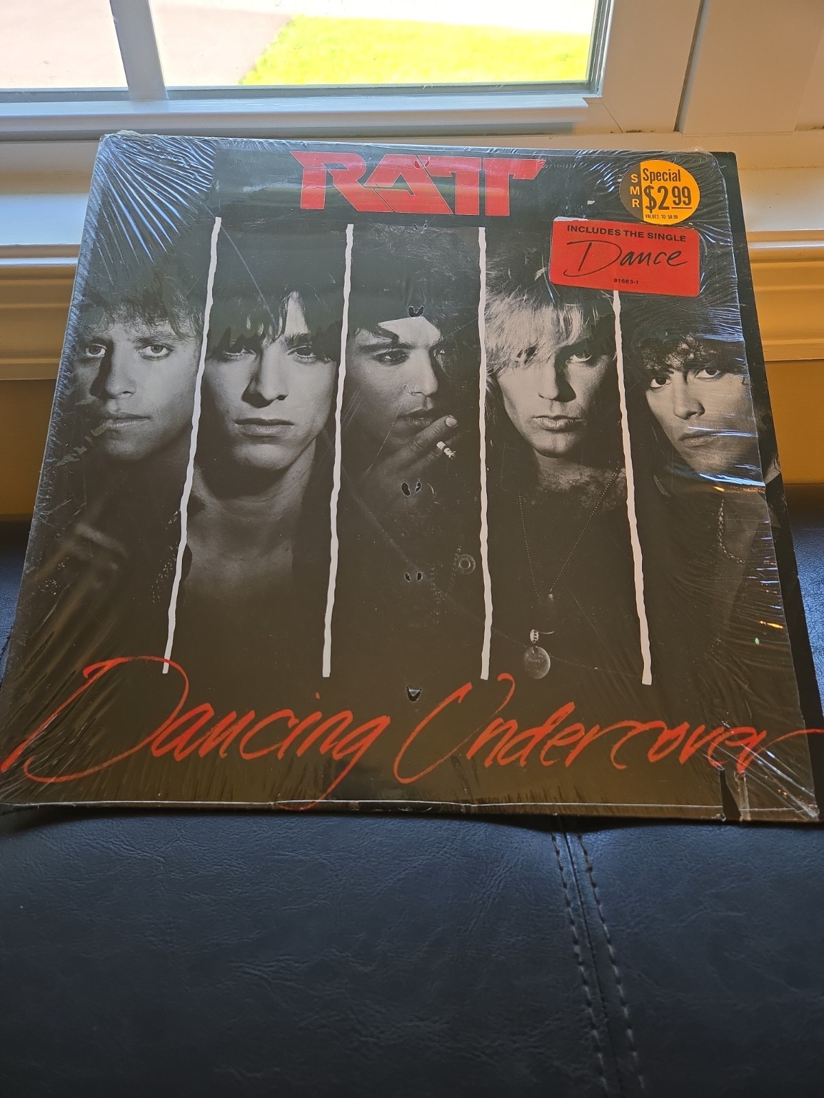 Ratt – Dancing Undercover Ratt – Dancing Undercover