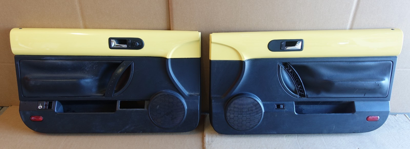 *FAIR* PAIR 1998-2010 VW OEM Volkswagen Beetle *CONVERTIBLE* Door Panels YELLOW *FAIR* PAIR 1998-2010 VW OEM Volkswagen Beetle *CONVERTIBLE* Door Panels YELLOW