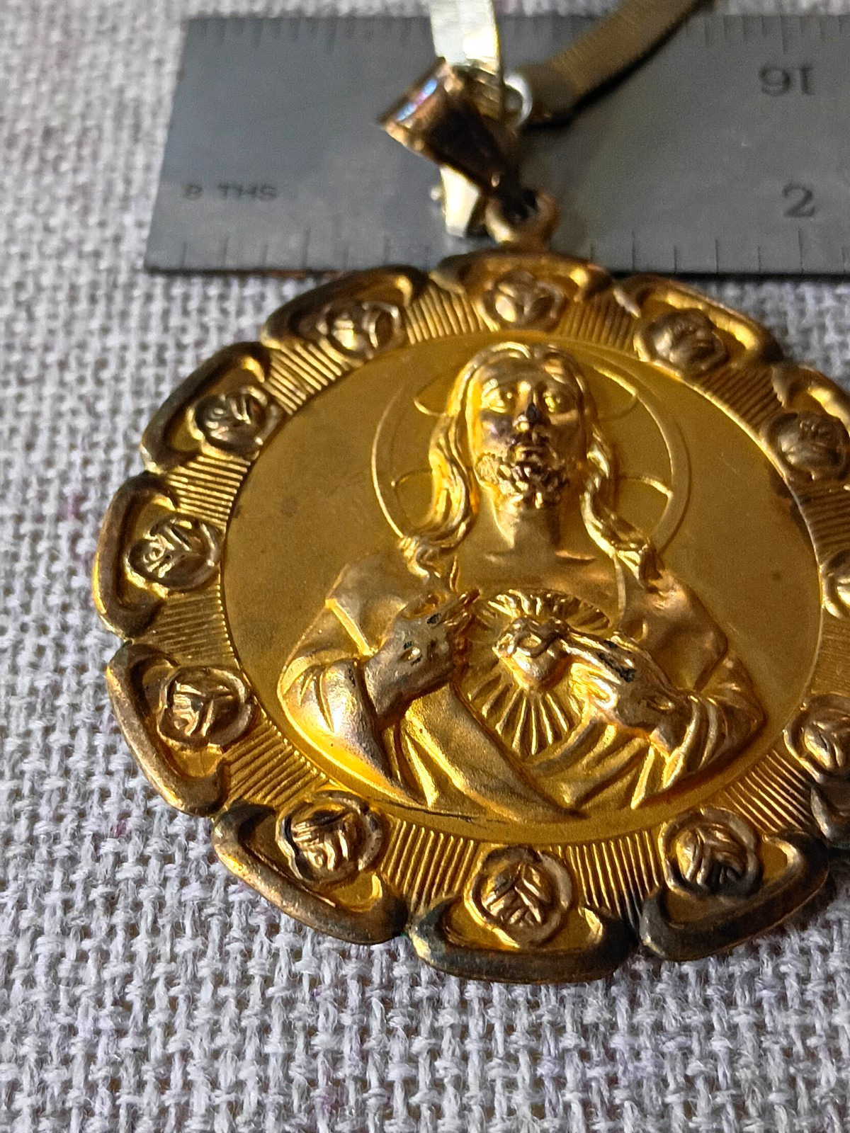 Gold Tone Religious Round Medallion Pendant Necklace Sacred Heart And Virgen Gold Tone Religious Round Medallion Pendant Necklace Sacred Heart And Virgen
