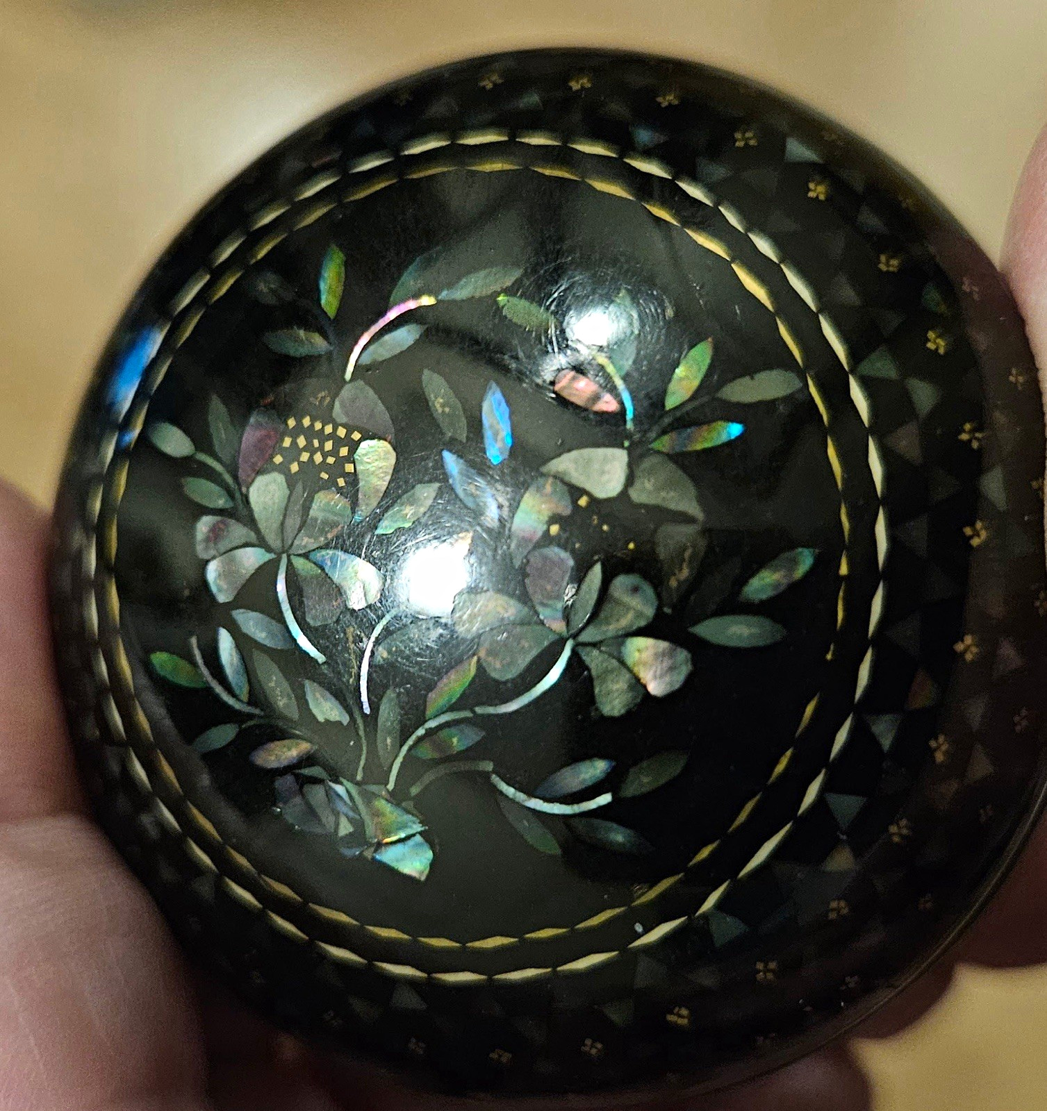 Vintage Japanese Raden Takaoka Lacquer incense box, iridescent inlay