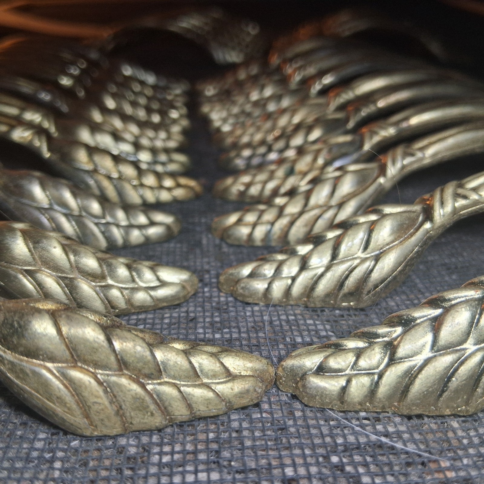 VTG Amerock Lot of 20 Traditional Leaf Drawer Pulls Satin Gold 4\