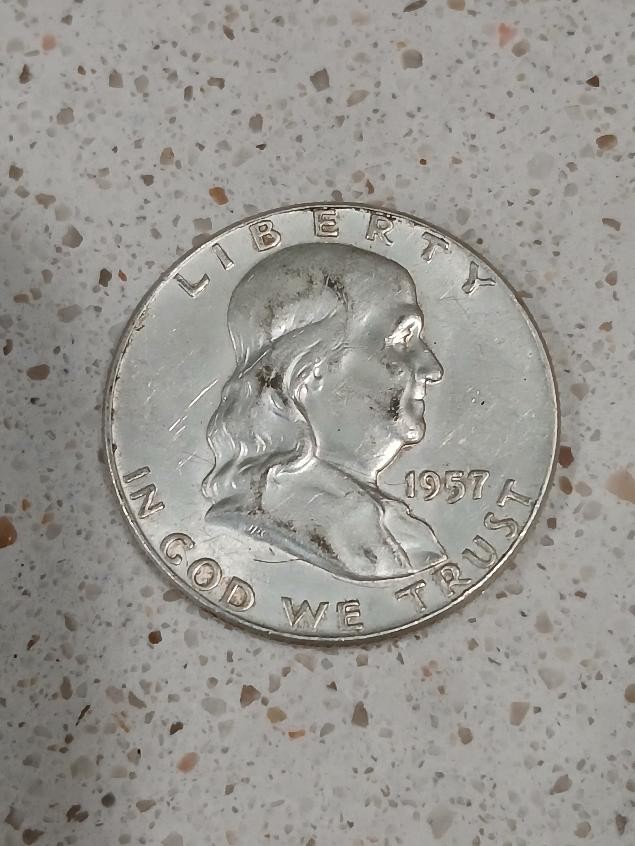 1957 FRANKLIN HALF DOLLAR - Philadelphia Mint 1957 FRANKLIN HALF DOLLAR - Philadelphia Mint