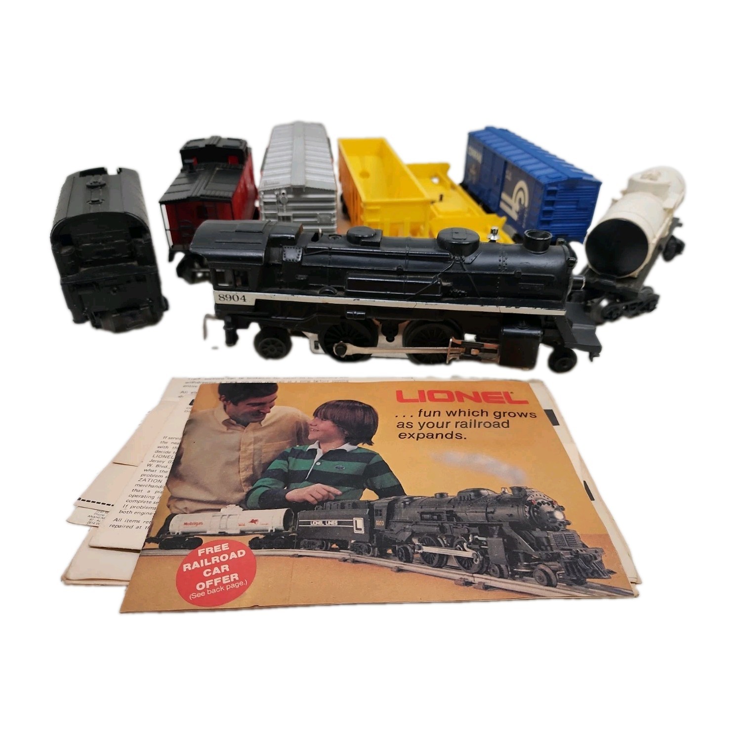LIONEL #8904 Steam Locomotive W/ Wabash Tender-Caboose & Freight Cars. O-27 Set