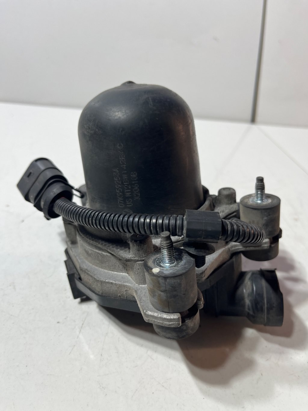 2009-2013 Volkswagen EOS 2.0L Hybrid Secondary Air Pump 07K959253A 2009-2013 Volkswagen EOS 2.0L Hybrid Secondary Air Pump 07K959253A