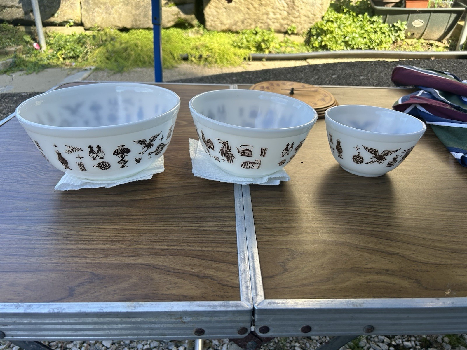 Pyrex Early American 3-piece mixing bowl set (#401, 402, 403) Pyrex Early American 3-piece mixing bowl set (#401, 402, 403)