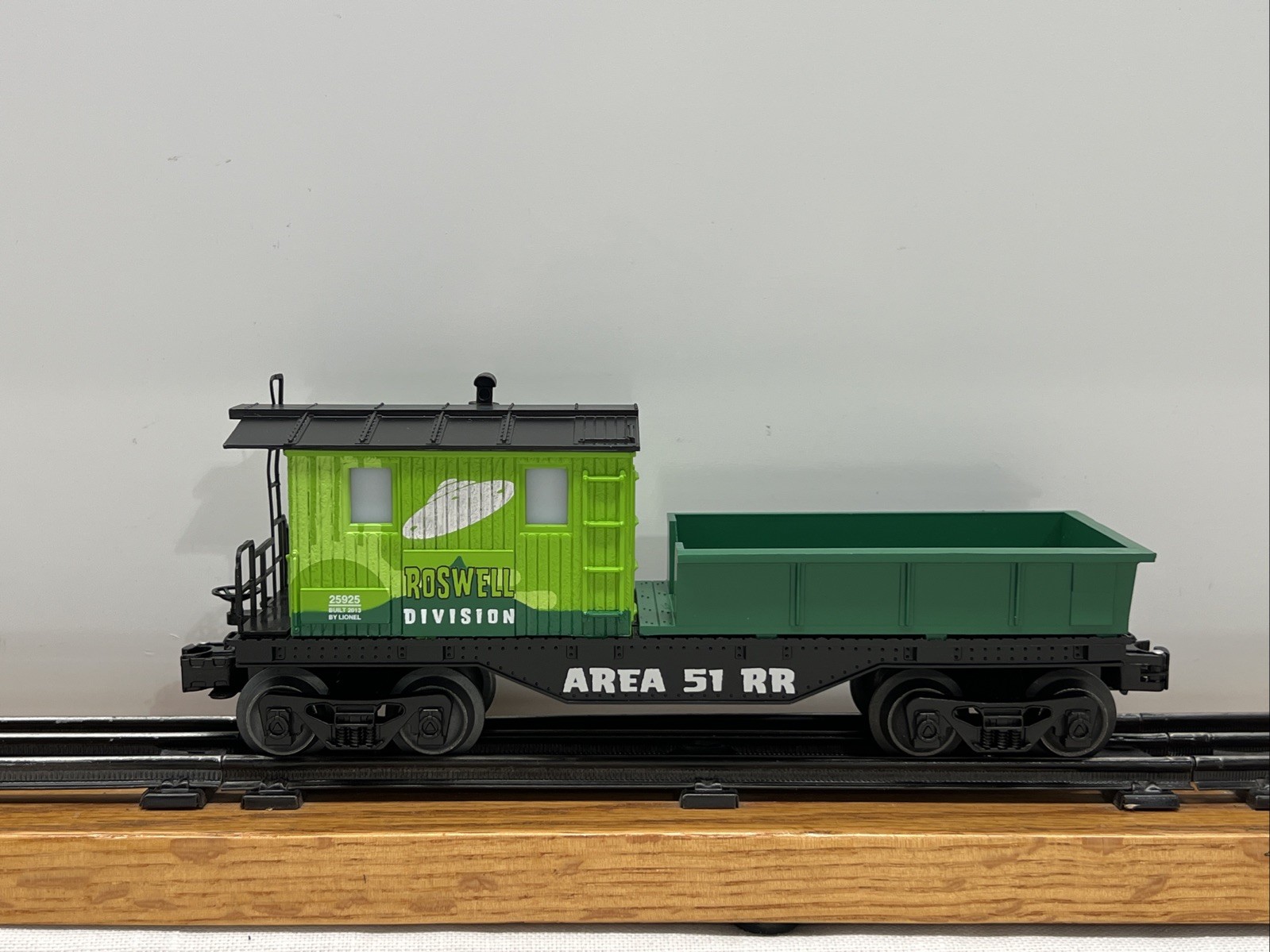 LIONEL AREA 51 25925 ROSWELL DIVISION WORK CABOOSE SET BREAKOUT NEW