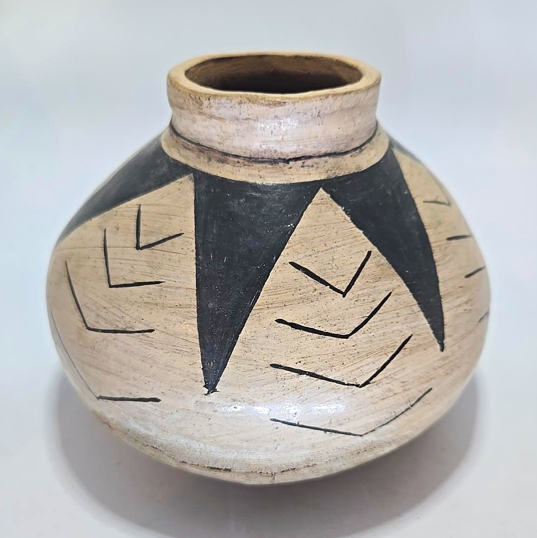 Southwestern Geometric Decorated Pottery Vase – 5.5\