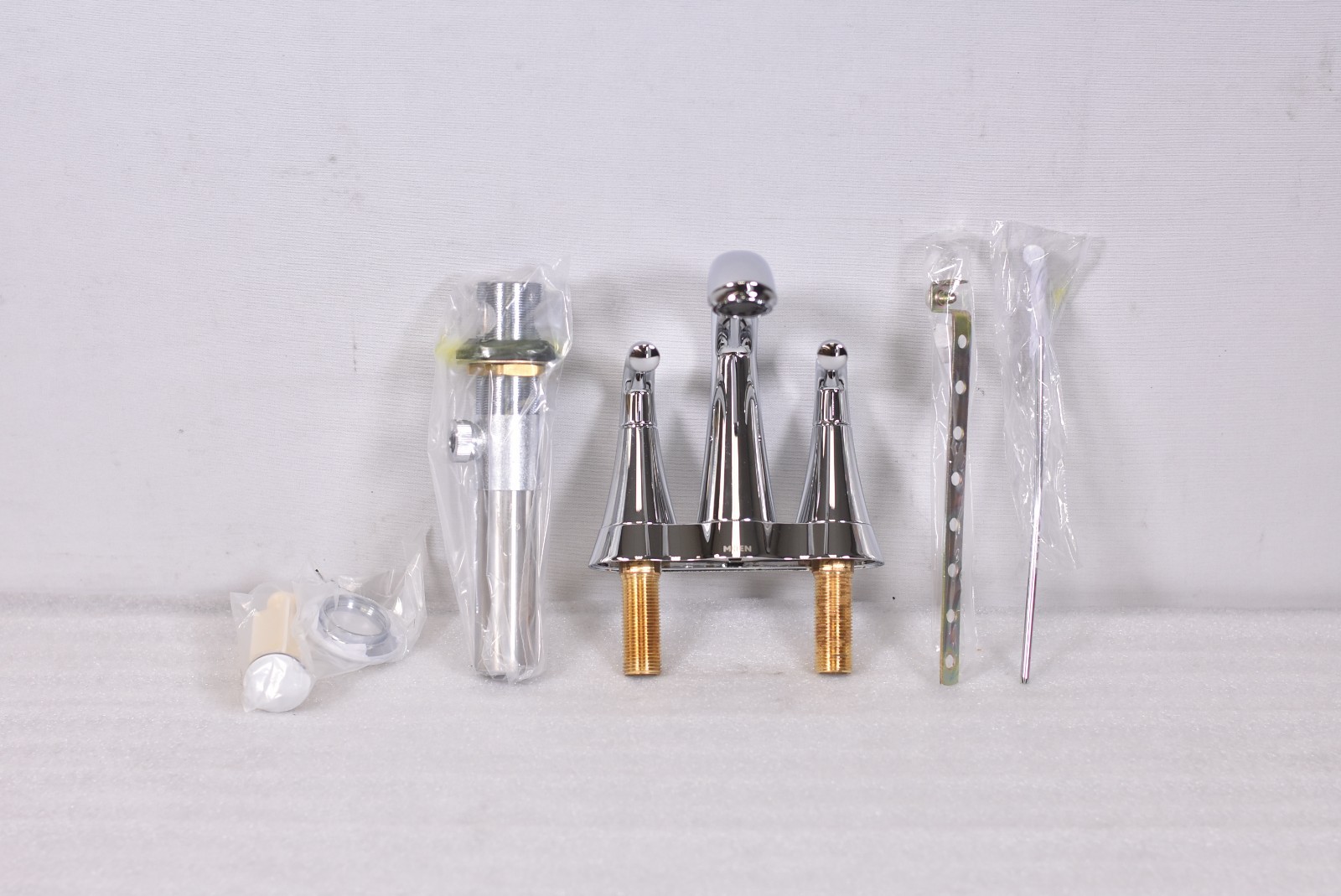Moen 6172 Glyde 2 Handle Centerset Lavatory Bathroom Faucet in Chrome