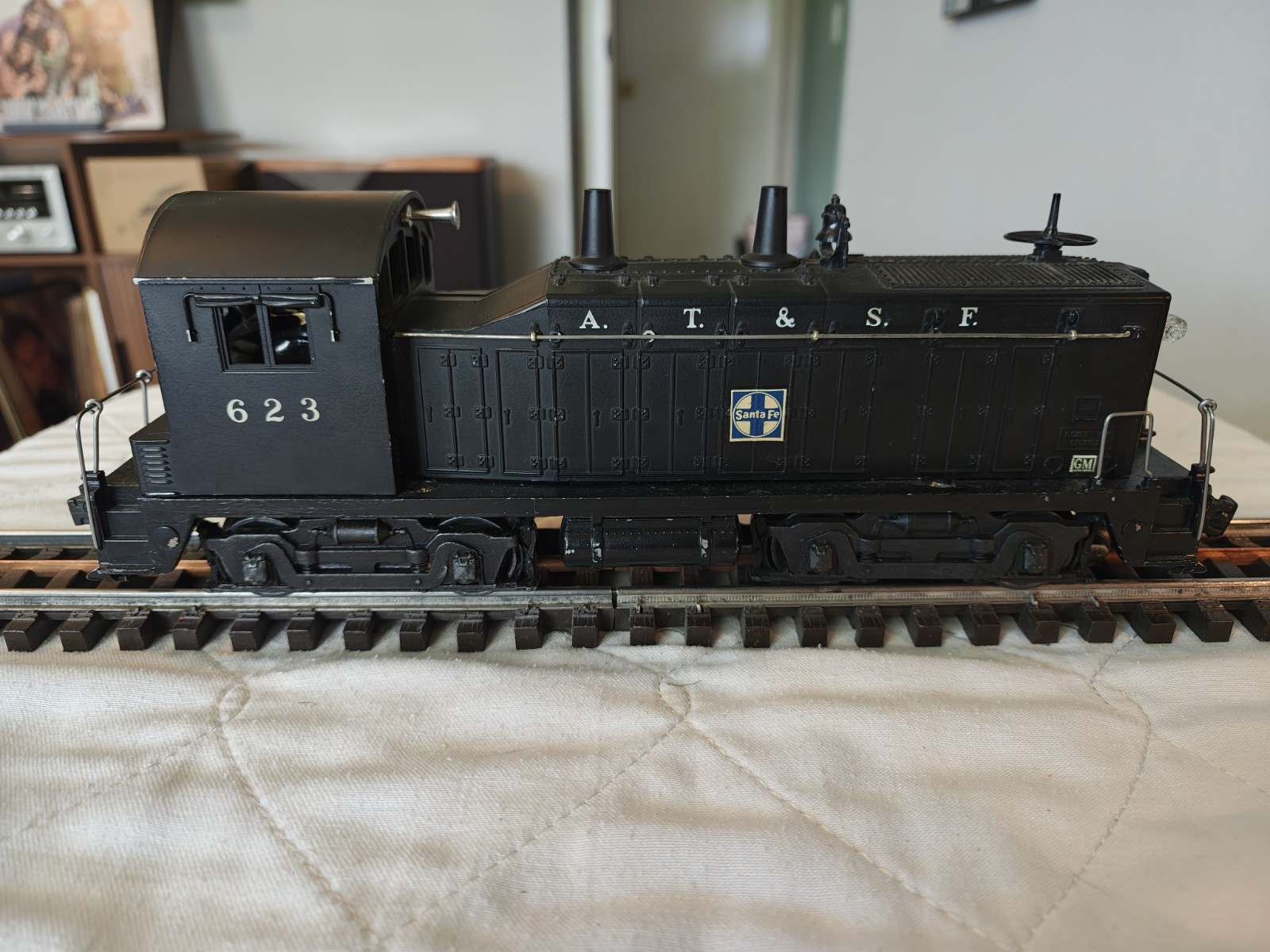 LIONEL TRAINS SANTA FE NW-2 DIESEL SWITCHER No. 623 Early Production 1952 Tested LIONEL TRAINS SANTA FE NW-2 DIESEL SWITCHER No. 623 Early Production 1952 Tested