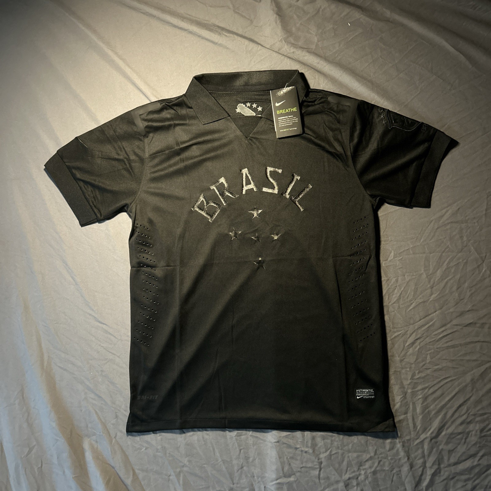 Brazil Blackout Jersey Nike Authentic Dri-FIT Special Edition Size Large NWT Brazil Blackout Jersey Nike Authentic Dri-FIT Special Edition Size Large NWT