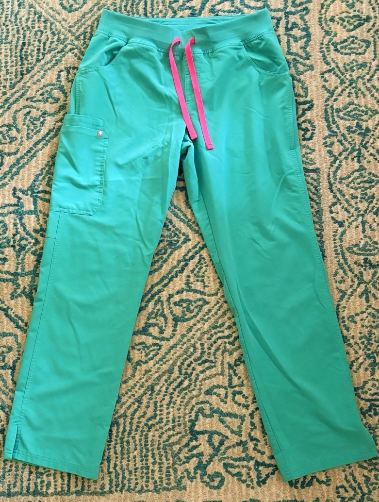 FIGS Women's Scrub Pants Kade Size Medium, Surgical Green Color FIGS Women's Scrub Pants Kade Size Medium, Surgical Green Color
