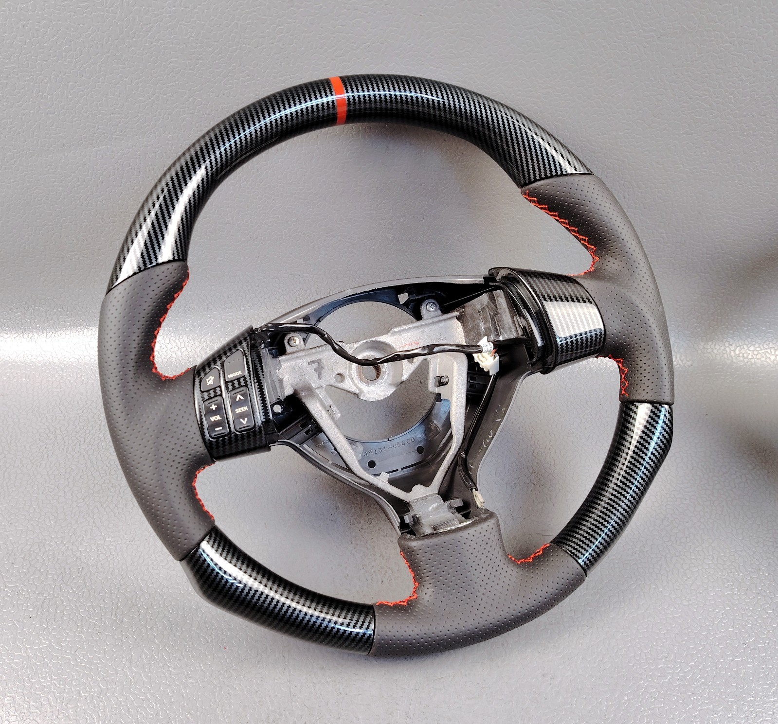 SUZUKI SX4 SWIFT 1.6 SPORTS PERFORATED LEATHER CF HYDRODIPPED STEERING WHEEL SUZUKI SX4 SWIFT 1.6 SPORTS PERFORATED LEATHER CF HYDRODIPPED STEERING WHEEL
