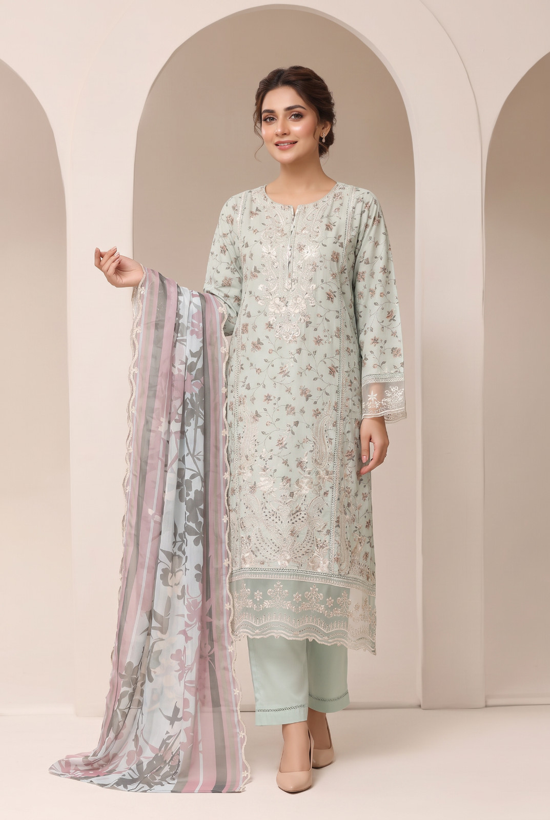 Sadabahar Women’s Large Embroidered 3-Piece Pakistani Shalwar Kameez Lawn Suit