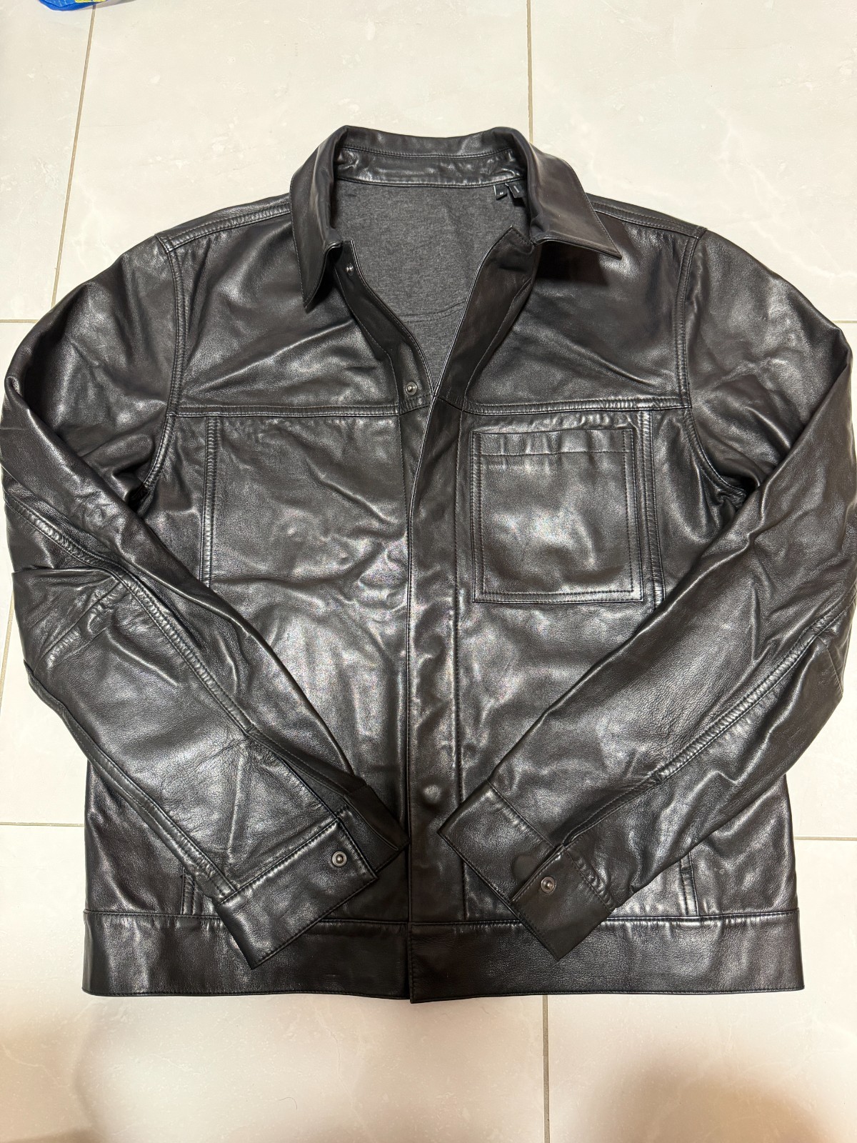 Theory Men\'s Black Lambskin Leather Snap Trucker Jacket Size M AS IS Theory Men\'s Black Lambskin Leather Snap Trucker Jacket Size M AS IS