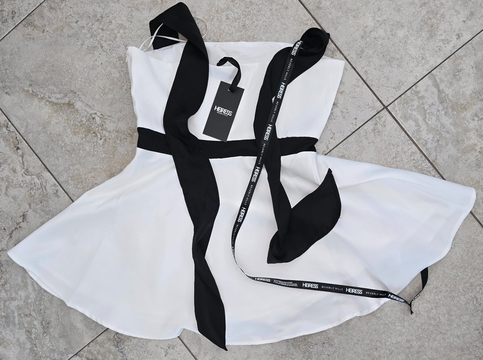 Heiress Of Beverly Hills White/Black Halter Flare A-Line Mini Dress Medium - NEW Heiress Of Beverly Hills White/Black Halter Flare A-Line Mini Dress Medium - NEW