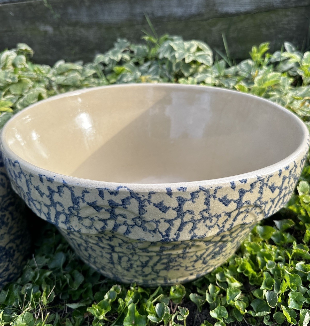 HUGE Robinson Ransbottom RRP Roseville OH Green Spongeware 305-14 Mixing Bowl HUGE Robinson Ransbottom RRP Roseville OH Green Spongeware 305-14 Mixing Bowl
