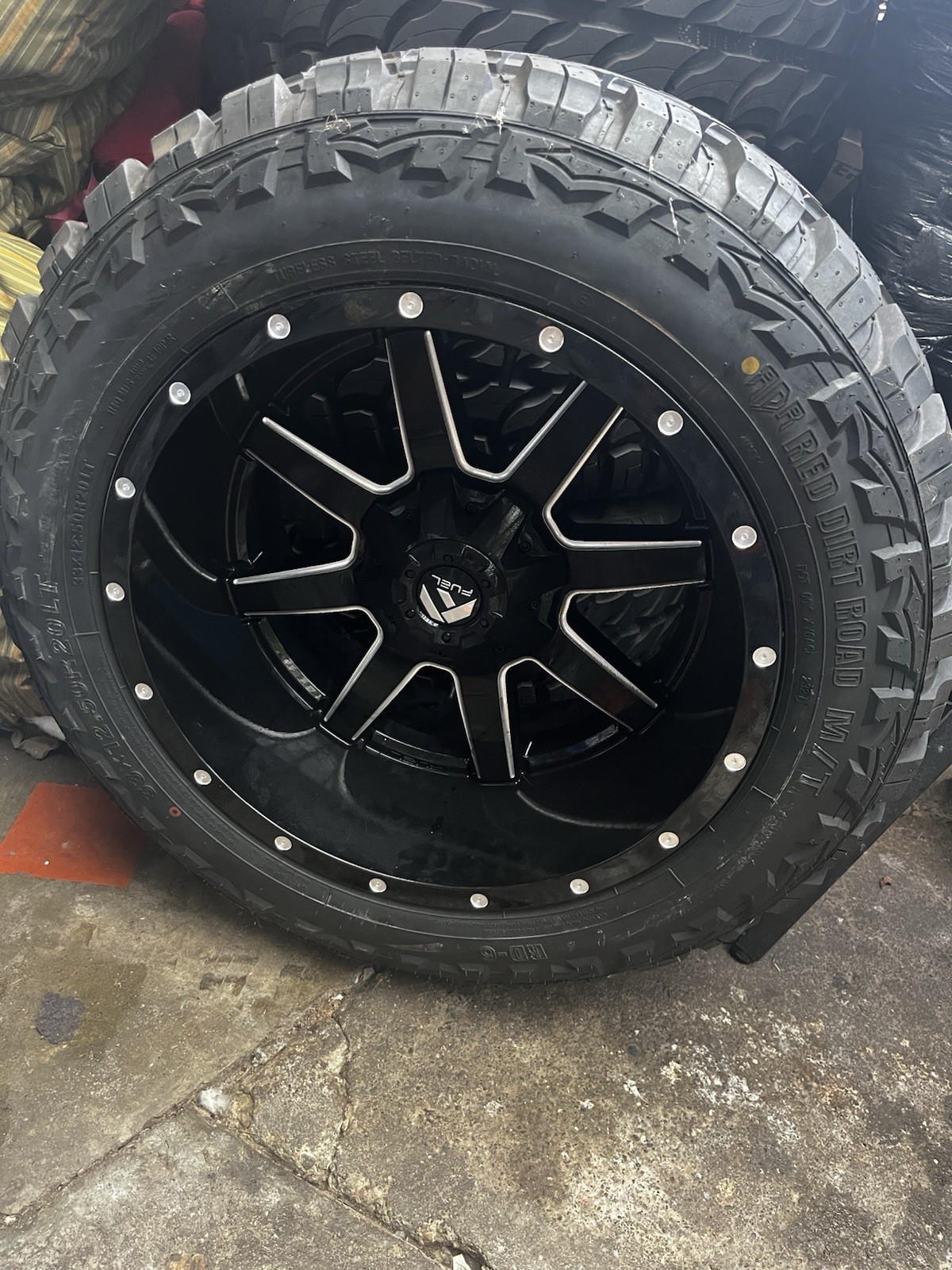 20x12 Fuel Maverick Gloss Black. 6x5.5 (6x139.7) Wheels. Tires 33x12.50 MT 20x12 Fuel Maverick Gloss Black. 6x5.5 (6x139.7) Wheels. Tires 33x12.50 MT