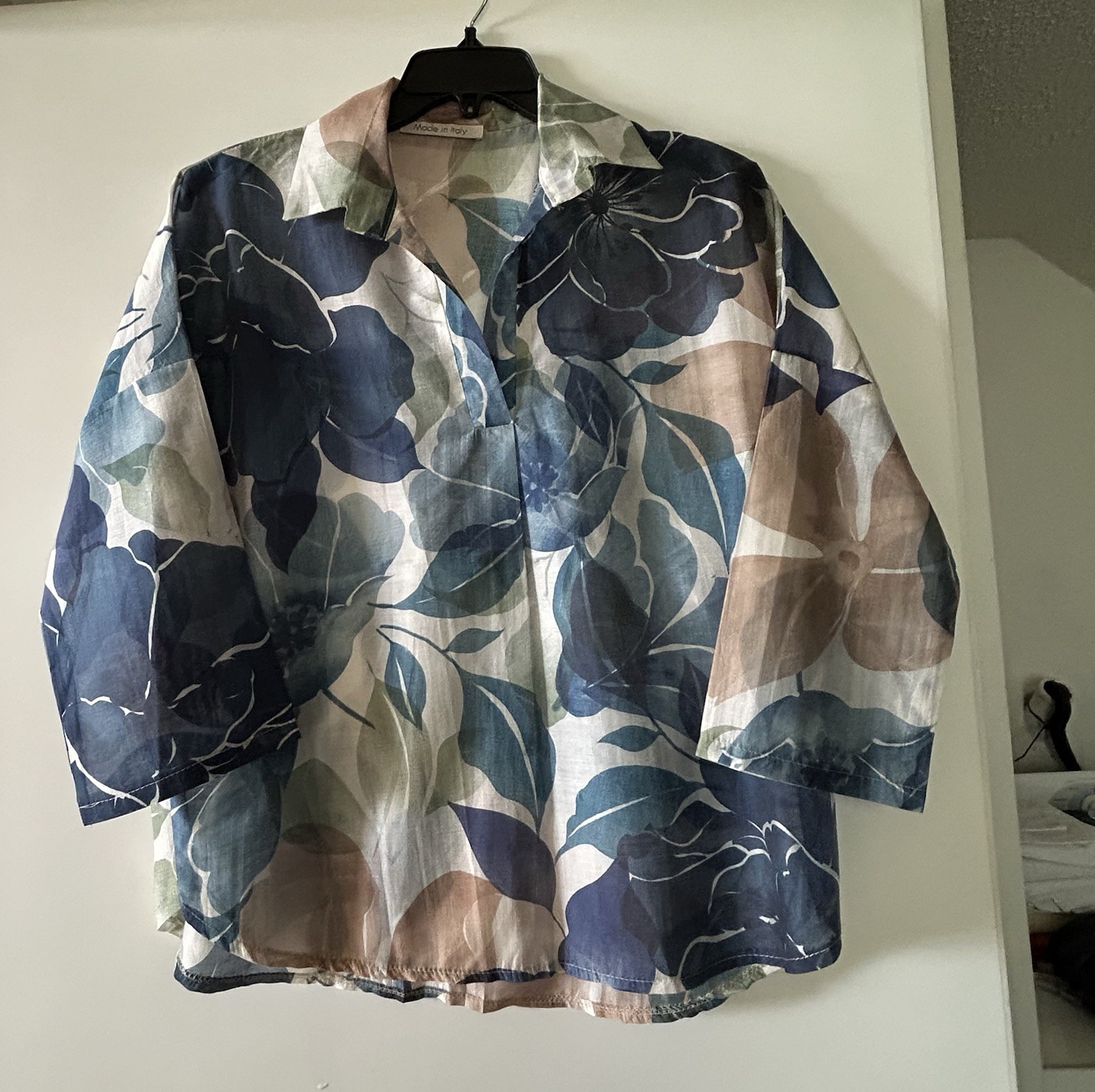 Made In Italy Blouse Size L Multi Color Line Floral Pattern Made In Italy Blouse Size L Multi Color Line Floral Pattern